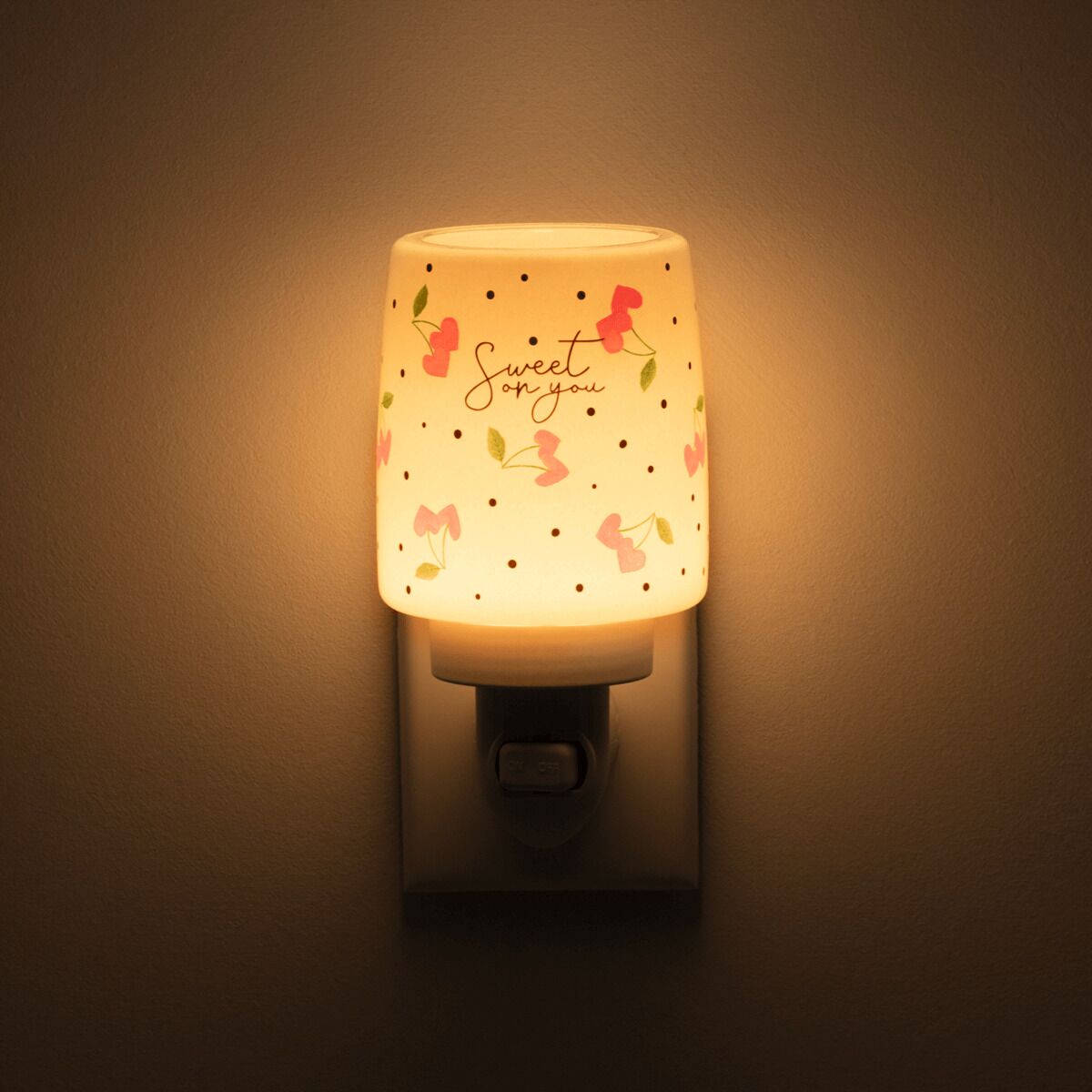 Cherry Picked Mini Warmer & free Sweetheart Sugar Cookie Scent Circle 3-pack - Image 5